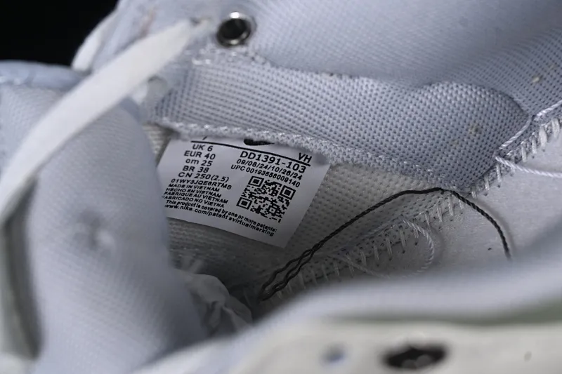 All Categories Nk SB Dunk Series Nk SB Dunk Low Low-top Sneakers Nk Dunk Retro "Grey Fog" Panda Prank Go to Tibet Heart of the Wilderness Gray Black Low-top Casual Sneakers DD1391-103
